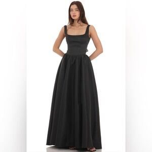 LUCY IN THE SKY Back Bow Gown in Black